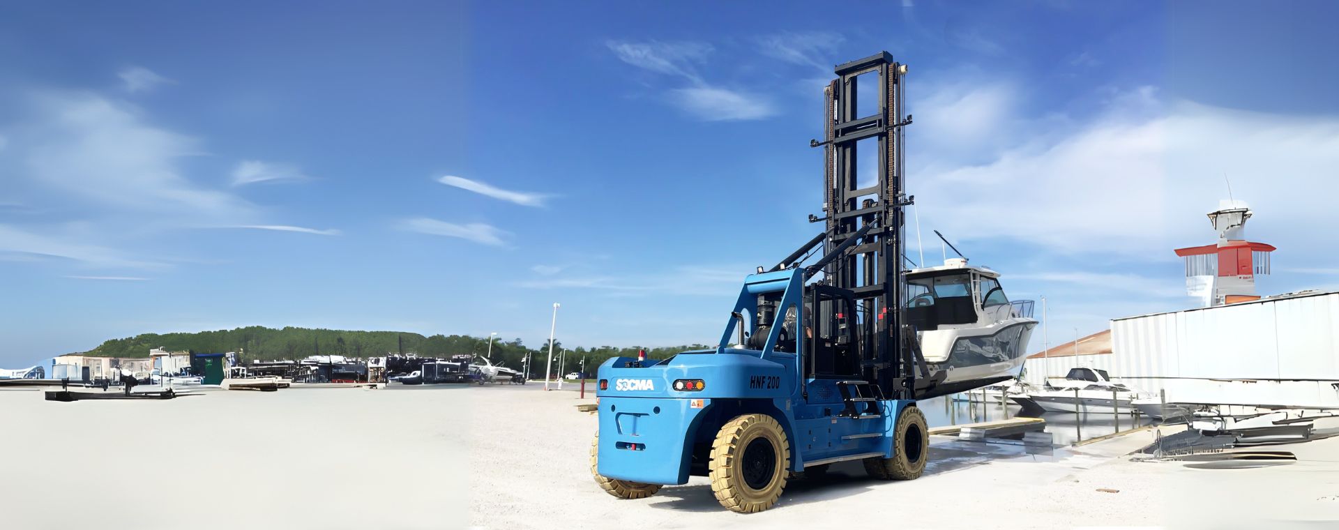 Премиальные решения SOCMA для обработки лодок с помощью морских погрузчиков