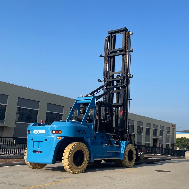 Вилочный погрузчик для марин SOCMA HNF-200 для подъема лодок в маринах